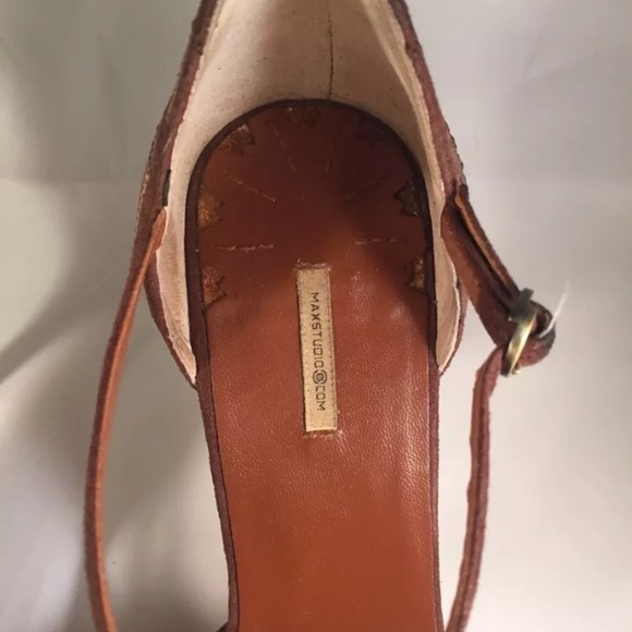 Max Studio Brown Beige Colorblock Leather Classic Suede T-Strap Peep Toe - Picture 3 of 8